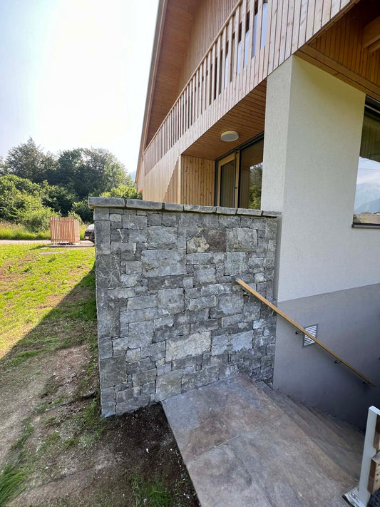 Sivi rjavec (domač kamen)